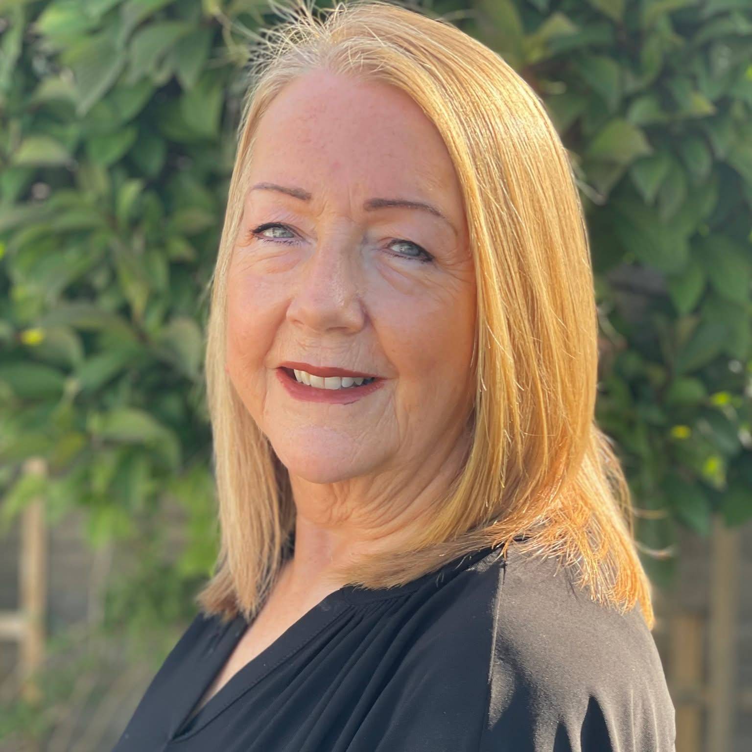 Carole Pickburn - Headshot